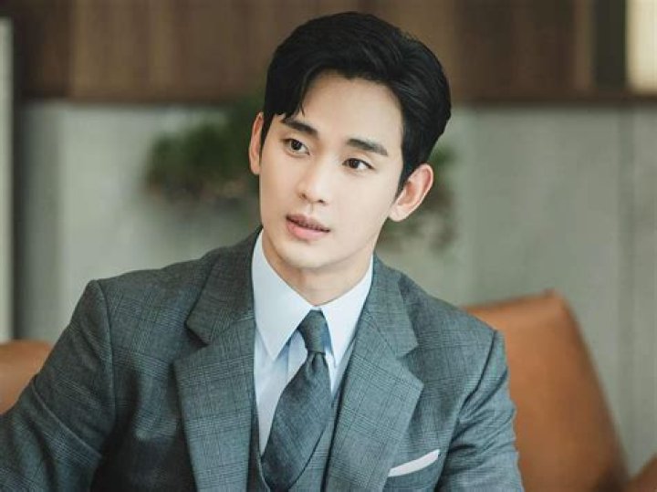Actor Kim Soohyun to star in tvN drama &lsquo;Psycho but It&rsquo;s Okay&rsquo;