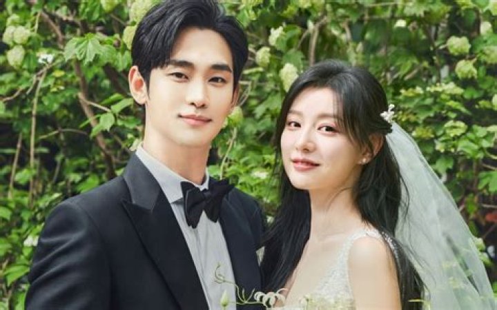 Actress Kim SooHyun Married Her Businessman Boyfriend Cha MinGeun