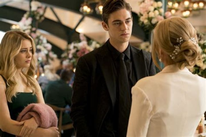After Movie, Langford, Dakota Johnson, Hayes, Cheerleading, Fangirl