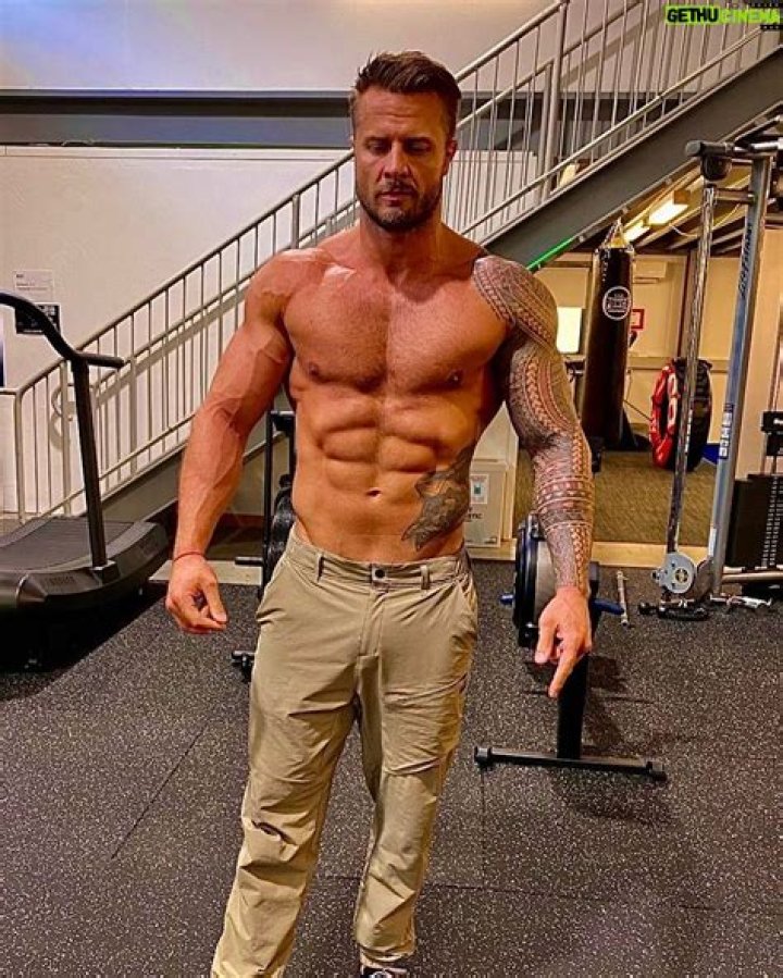 Bobby Holland Hanton's Wikipedia Revelation
