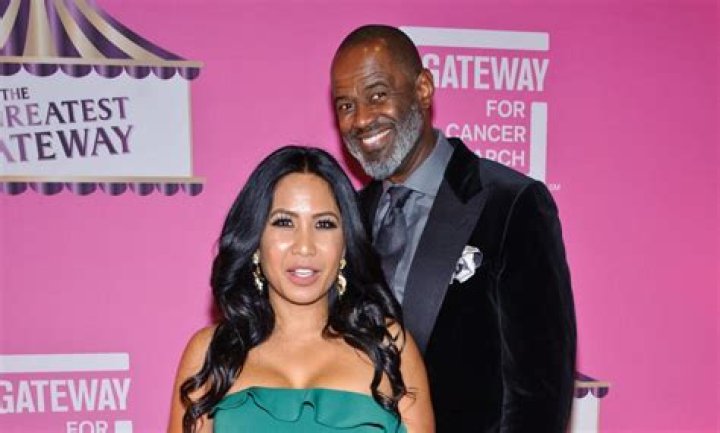 Brian McKnight Trends For Resurfaced &lsquo;New Family&rsquo; Praise