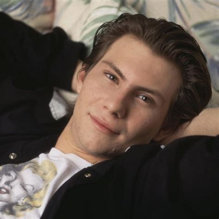 Did Christian Slater's father try to kill him ? Its The Vibe