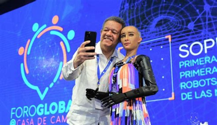 Discover The Revolutionary World Of Social Robotics With Sophia Schon
