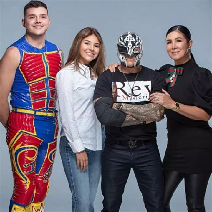 Dominik Mysterio Sister Aalyah Gutierrez Age Gap And Family