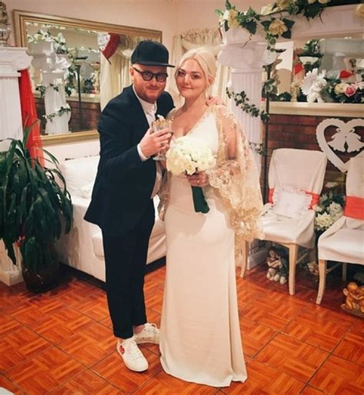 Elle King Wedding Dress Sleeves sorta sorta Wedding dresses, Wedding