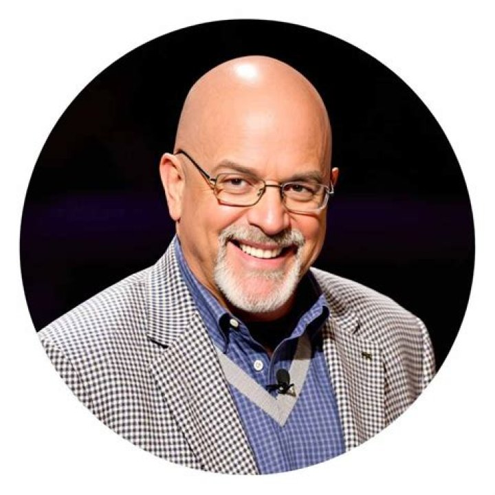 Exploring Dave Hollis's Net Worth And Financial Journey