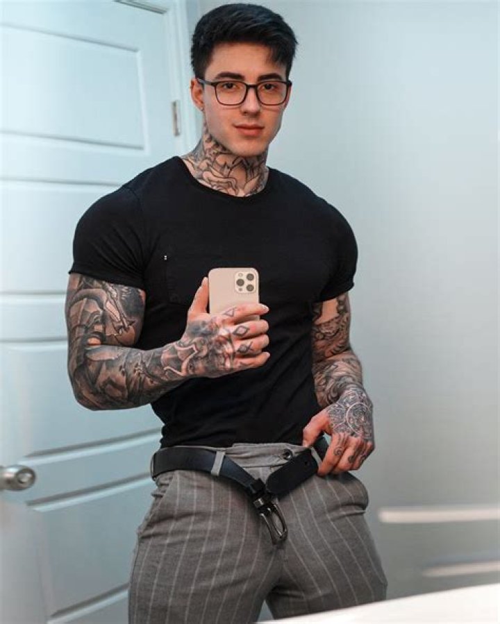 JAKE ANDRICH on Twitter in 2022 Well dressed men, Sexy men, Scruffy men