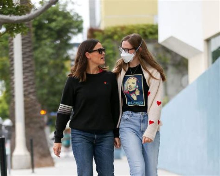 Jenner Garner Opens Up About Her 13YearOld Daughter, Violet, Wearing