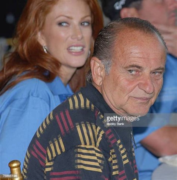 Joe Pesci et Angie Everhart laiss&eacute; un Beverly Hills medical building &agrave;