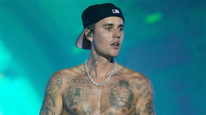 Justin Bieber In &lsquo;Racism Is Evil&rsquo; Hoodie On Date With Hailey Photos