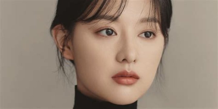 Kim Ji Won officially signs with Song Joong Ki's agency allkpop