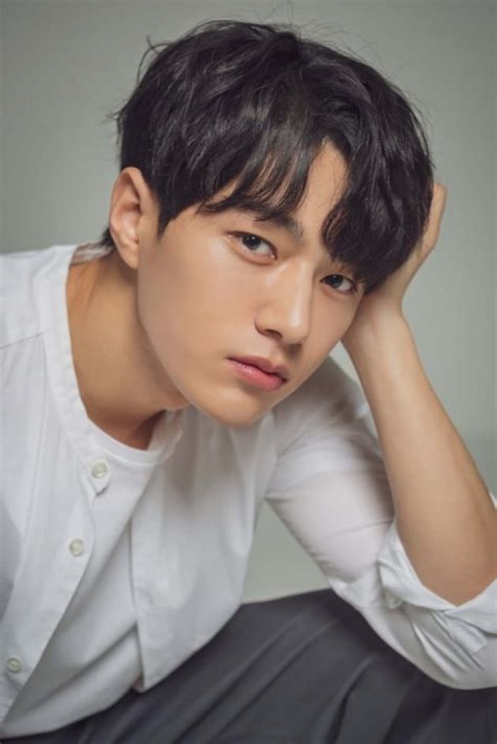Kim Myung Soo 김명수 presenta 기억과 기억 사이 (Memory) BA NA NA Noticias de K