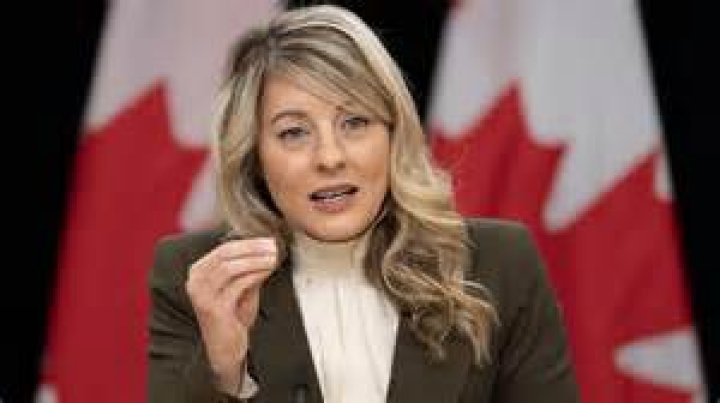 La ministre Mélanie Joly dément les rumeurs d'idylle avec Justin