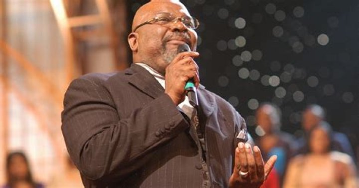 Megachurch preacher, T. D. Jakes embraces his Nigerian Igbo