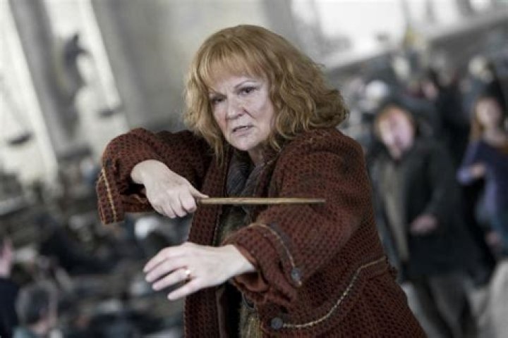 Molly Weasley ready to battle &mdash; Harry Potter Fan Zone