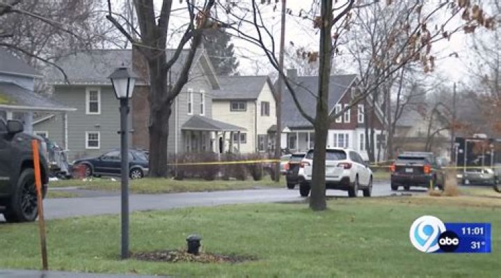 New York dad shoots 14yearold daughter, turns gun on himself