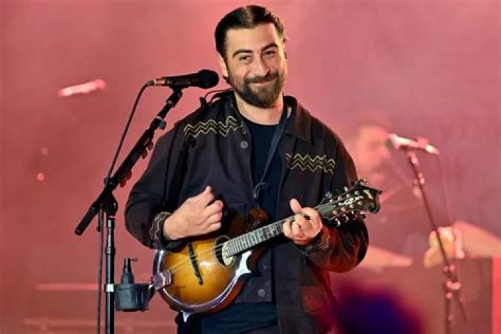 Noah Kahan's Dating History: Unraveling The Musician's Romantic Past