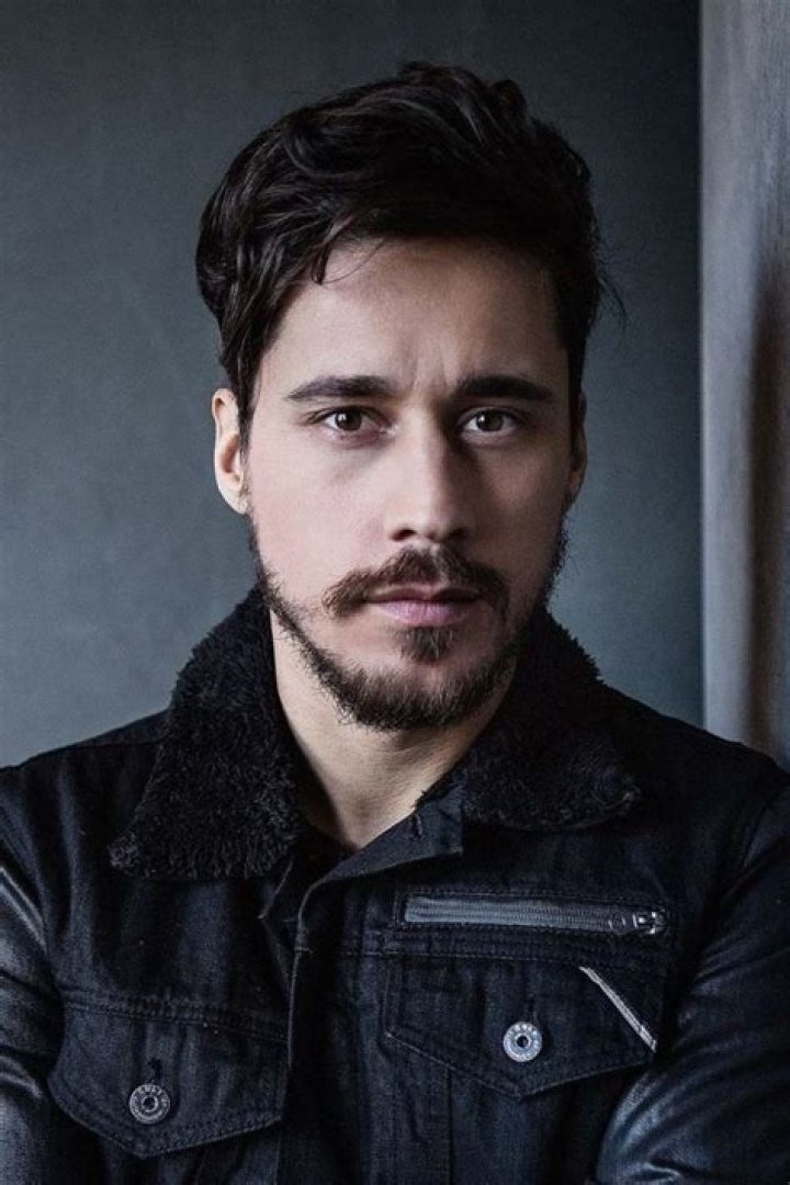 Peter Gadiot Biography Facts, Childhood, Family Life & Achievements