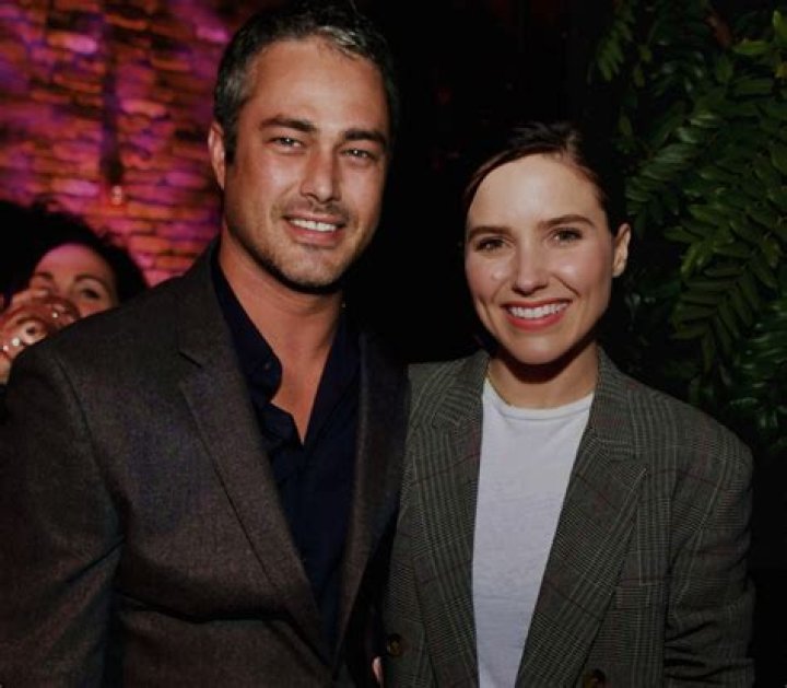 Photo sophia bush taylor kinney chicago fire chicago pd panel 05