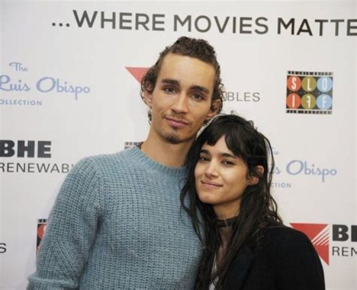 Robert Sheehan's Marital Status Unveiled