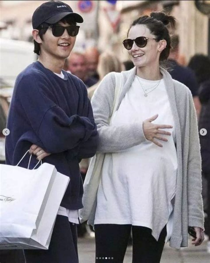 Song Joong Ki, Katy Louise Saunders may be eligible for &lsquo;multicultural