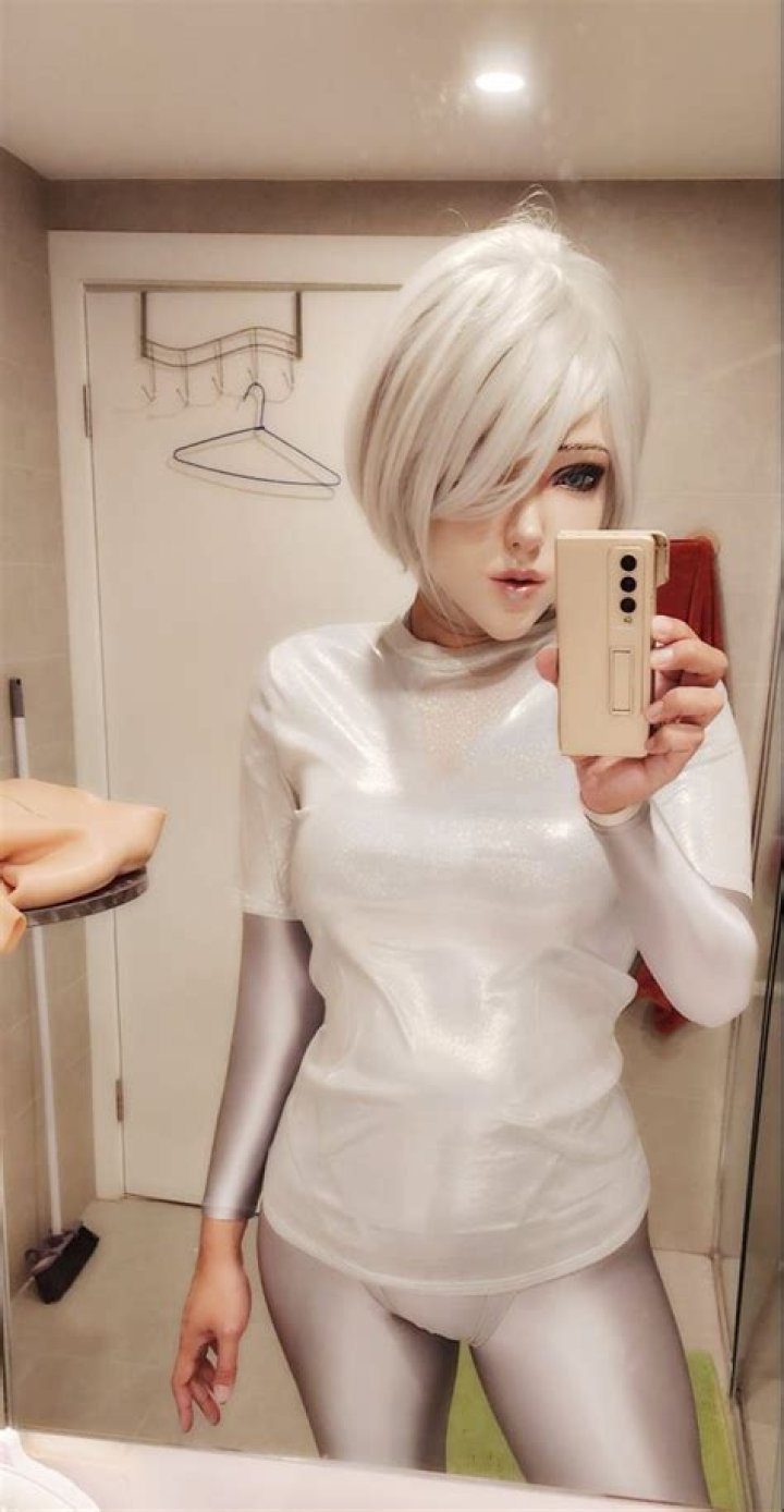 Taking facials even in cosplays 💪 Scrolller