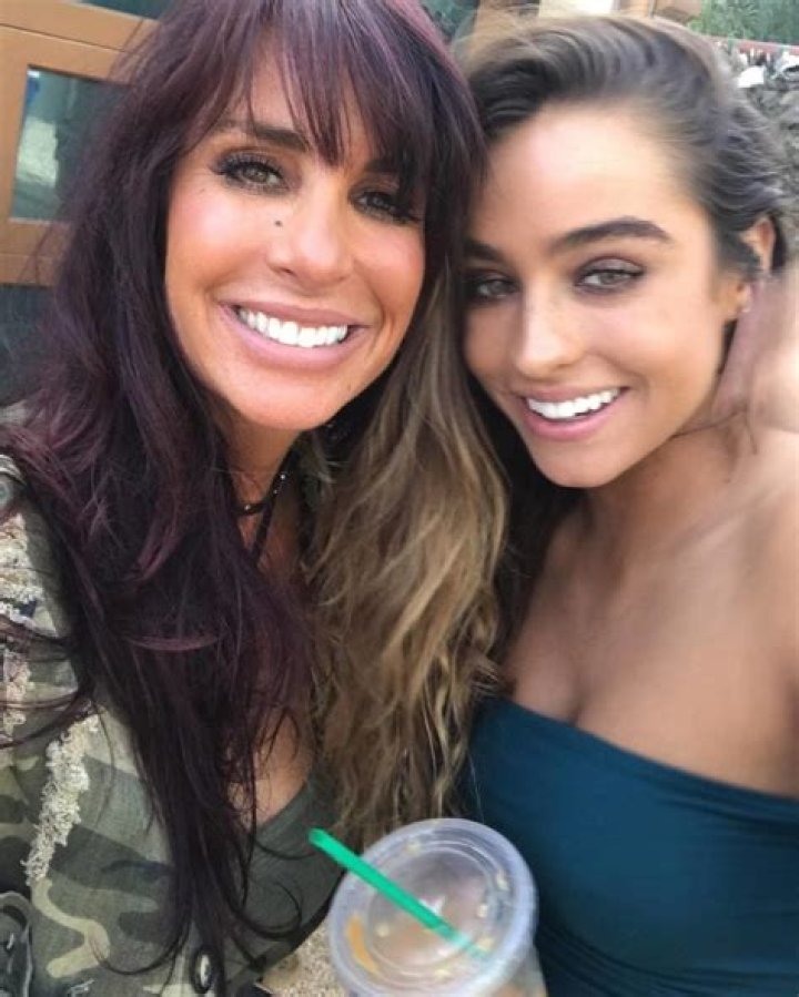 The Buzz On Sommer Ray And Her Mother