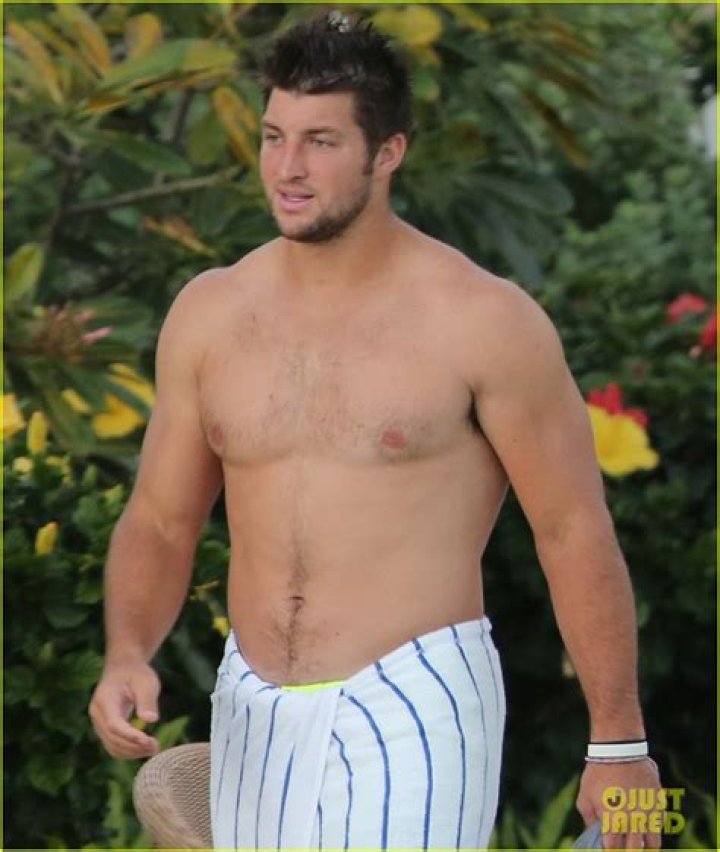 Tim Tebow Shirtless Beach Stud in Hawaii! Photo 2971673 Shirtless