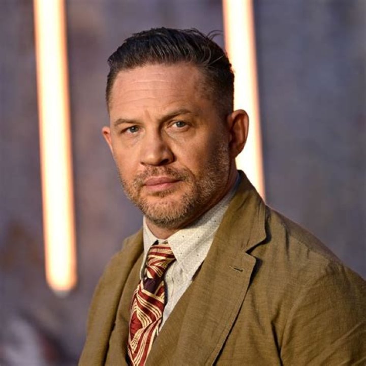 Tom Hardy's wife Charlotte Riley pregnant at Legend premiere Daily