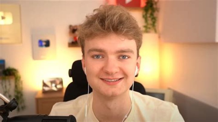 TommyInnit's Age: How Old Is The Minecraft Sensation?