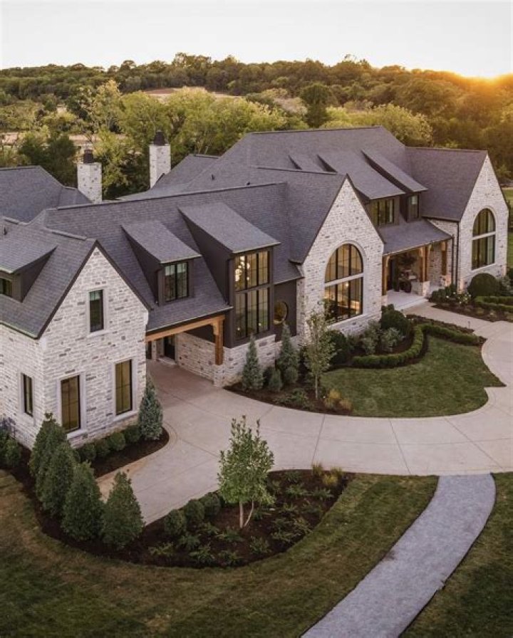 Uncover The Secrets And Beauty Of Alpine Manor Architecture