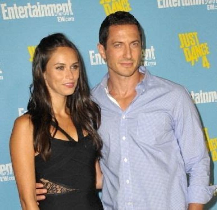 Uncovering Sasha Roiz's Approach To Dating And Relationships