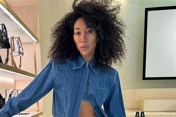 Unveiling Aoki Simmons: Model, Activist, And Inspiration