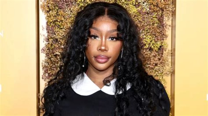 Unveiling The Essence Of SZA's Artistry Through "SZA Idade"