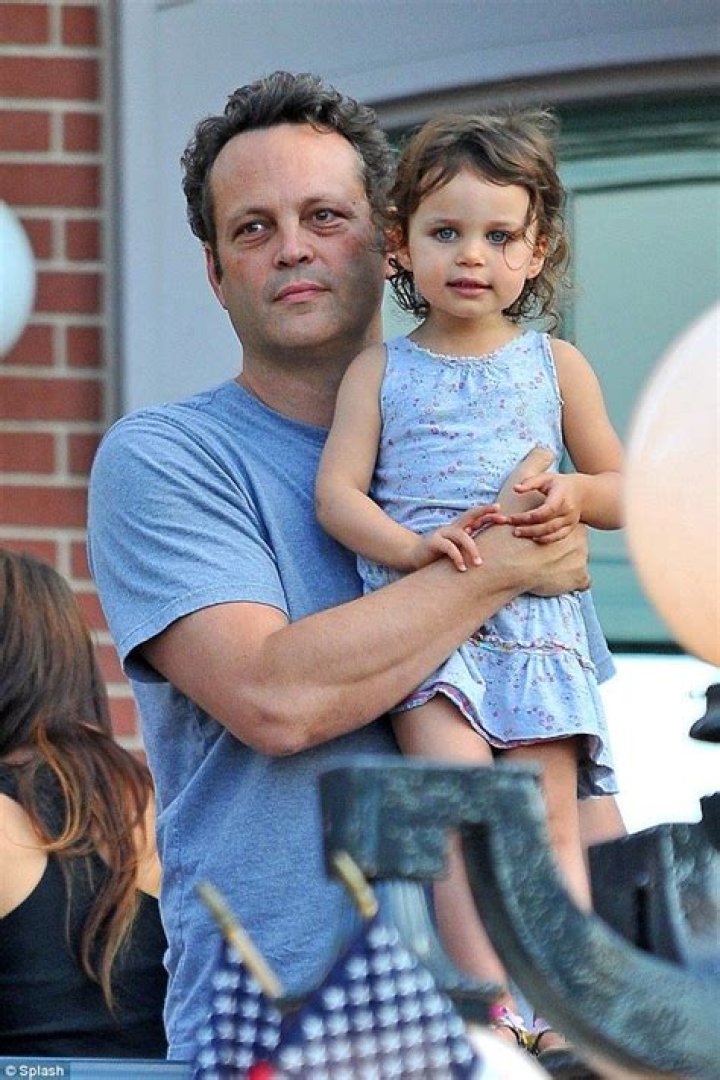 Vince Vaughn & Daughter Spend the Day at Disneyland Babies, Kids