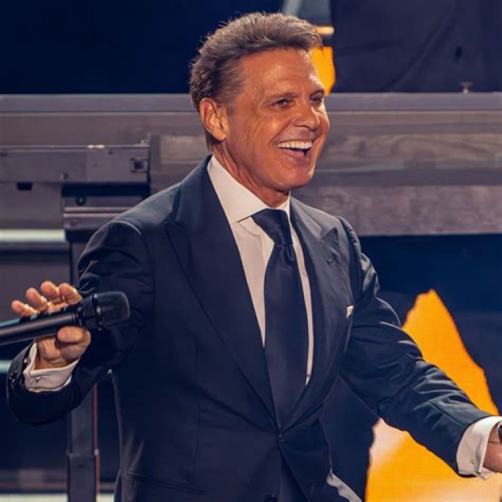 What happened to Luis Miguel daughter?